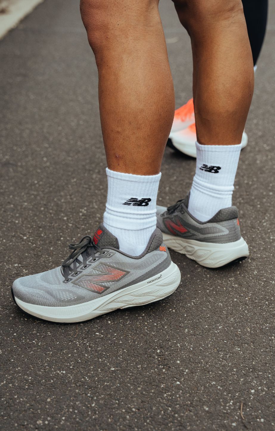 man standing outside wearing new balance 880s